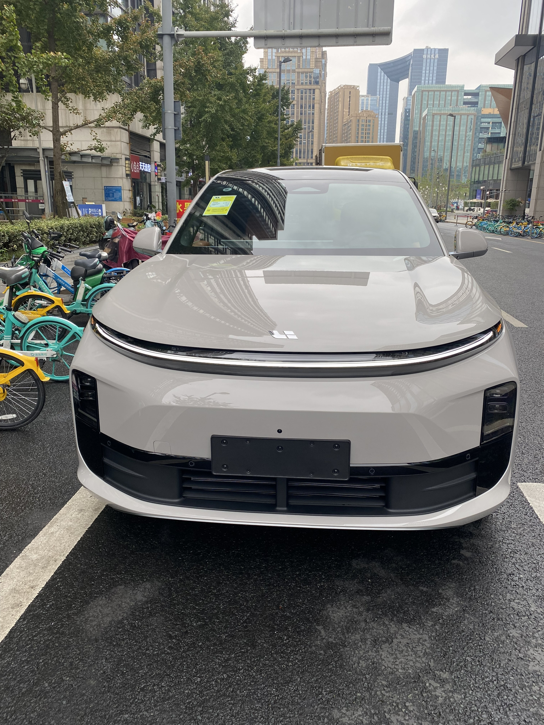 J9直营集团 MEGA 高压纯电 MPV
